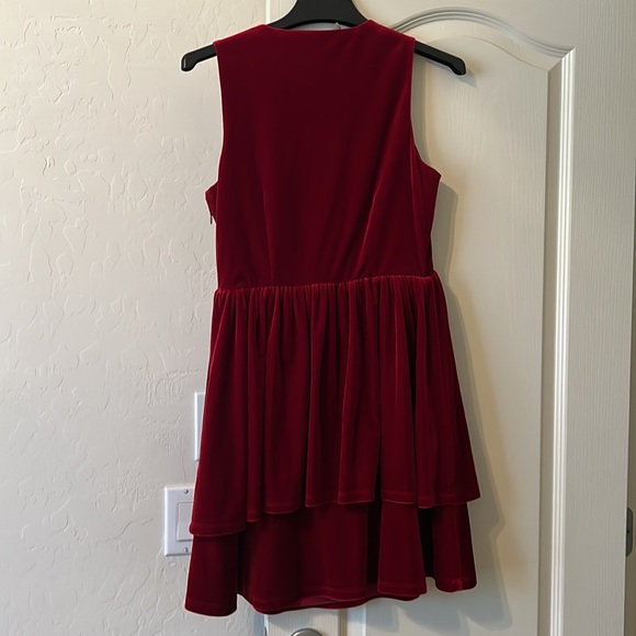 Gianni bini size 4 red velvet plunge dress - Picture 4 of 6